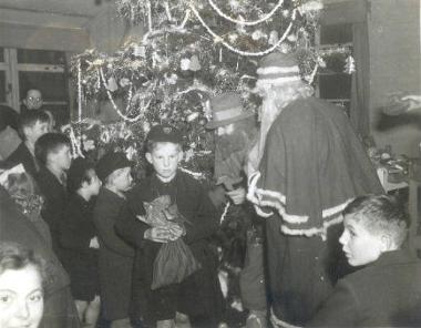 Christmas with American servicemen at Seething air base. (Image MC 371/912, Norfolk Record Office.)