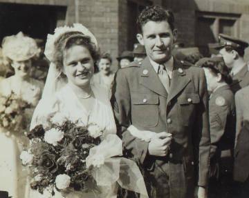 The wartime wedding of Jean Young (WAC) to GI Joe Majors. (Digital archive reference MC 371/814)